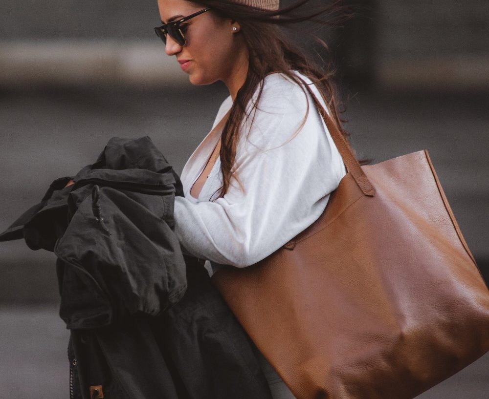 Handtasche und Körpergröße: Ein Leitfaden - Leder Meißner